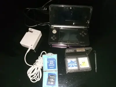 Consola Nintendo 3DS desbloqueada y accesorios - miniatura 1