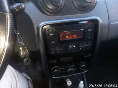 Renault Duster 2.0 - miniatura 2