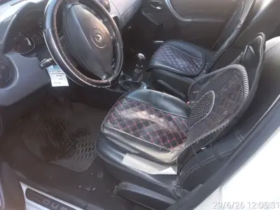 Renault Duster 2.0 - miniatura 3