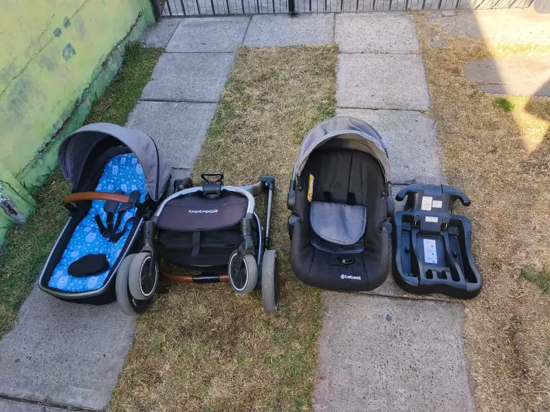 Coche de bebé Bebesit con silla y base - 1