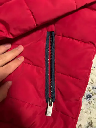 Chaqueta acolchada roja con capucha Cascais - miniatura 5
