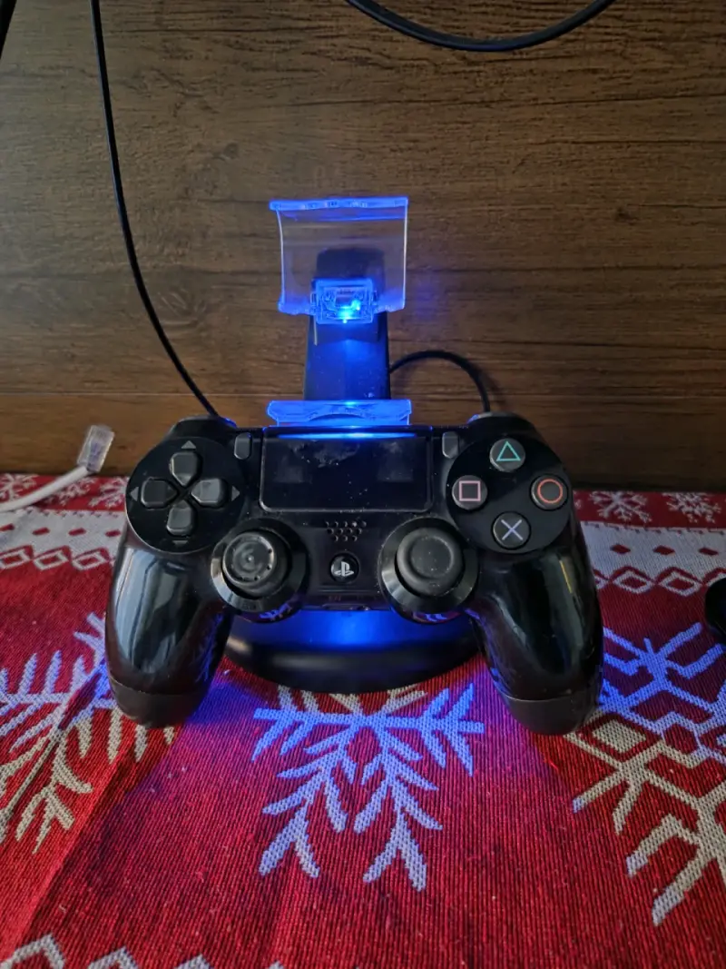 Consola PS4 con Control DualShock y Base de Carga - 1