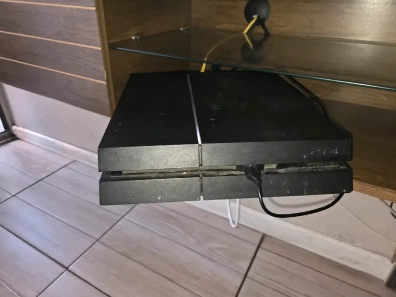 Consola PS4 con Control DualShock y Base de Carga - 2
