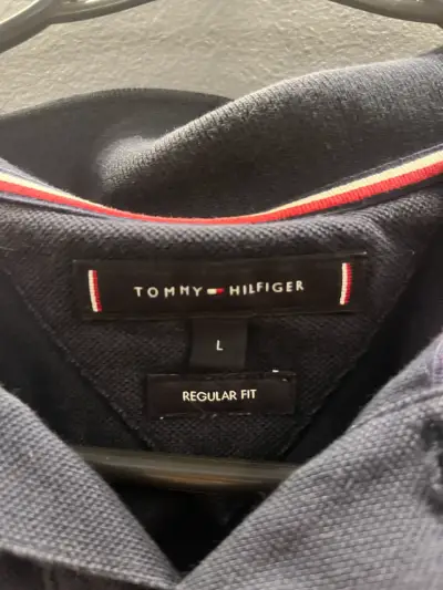 Polera Polo Negra Tommy Hilfiger Regular Fit - miniatura 2