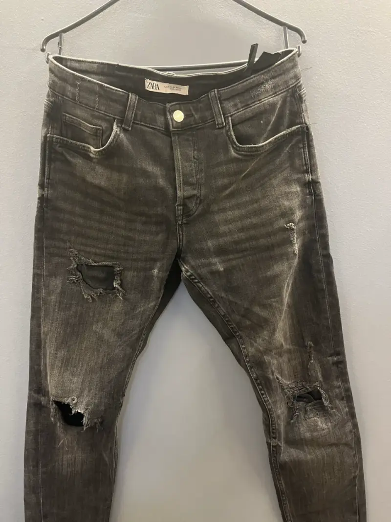 Jeans desgastados grises Zara para hombre - 1