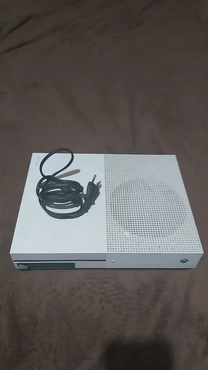 Consola Xbox One S con cable de poder y hdmi - 1
