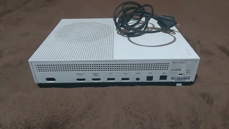 Consola Xbox One S con cable de poder y hdmi - 2