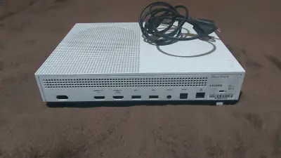 Consola Xbox One S con cable de poder y hdmi - miniatura 2