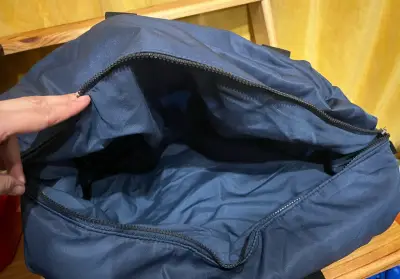 Bolso de viaje azul Diesel con cierre frontal - miniatura 3