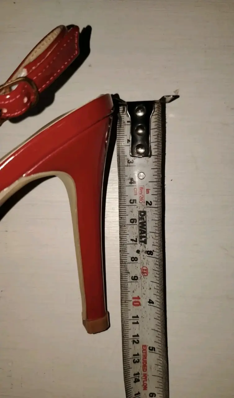 Hermosos zapatos de tacón rojos - 2
