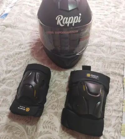 Casco de moto Rappi con rodilleras protectoras - miniatura 1