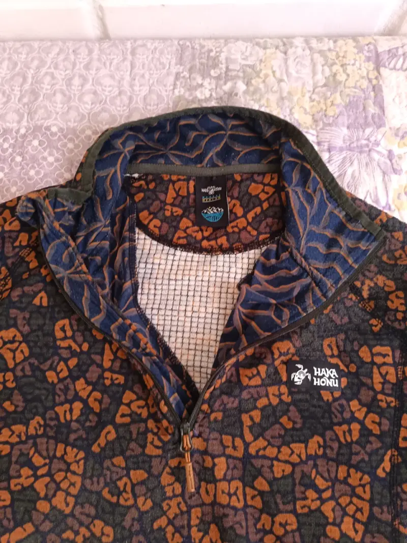 Polerón Haka Honu con diseño estampado - 4