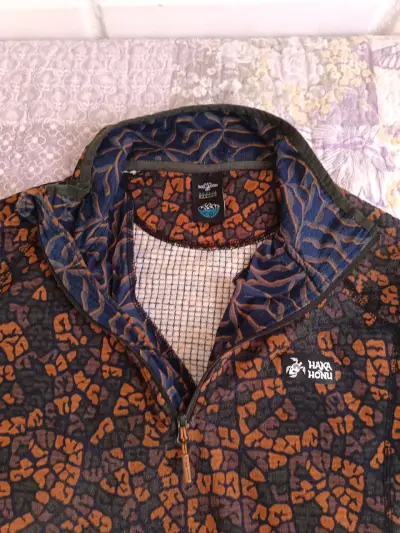 Polerón Haka Honu con diseño estampado - miniatura 4