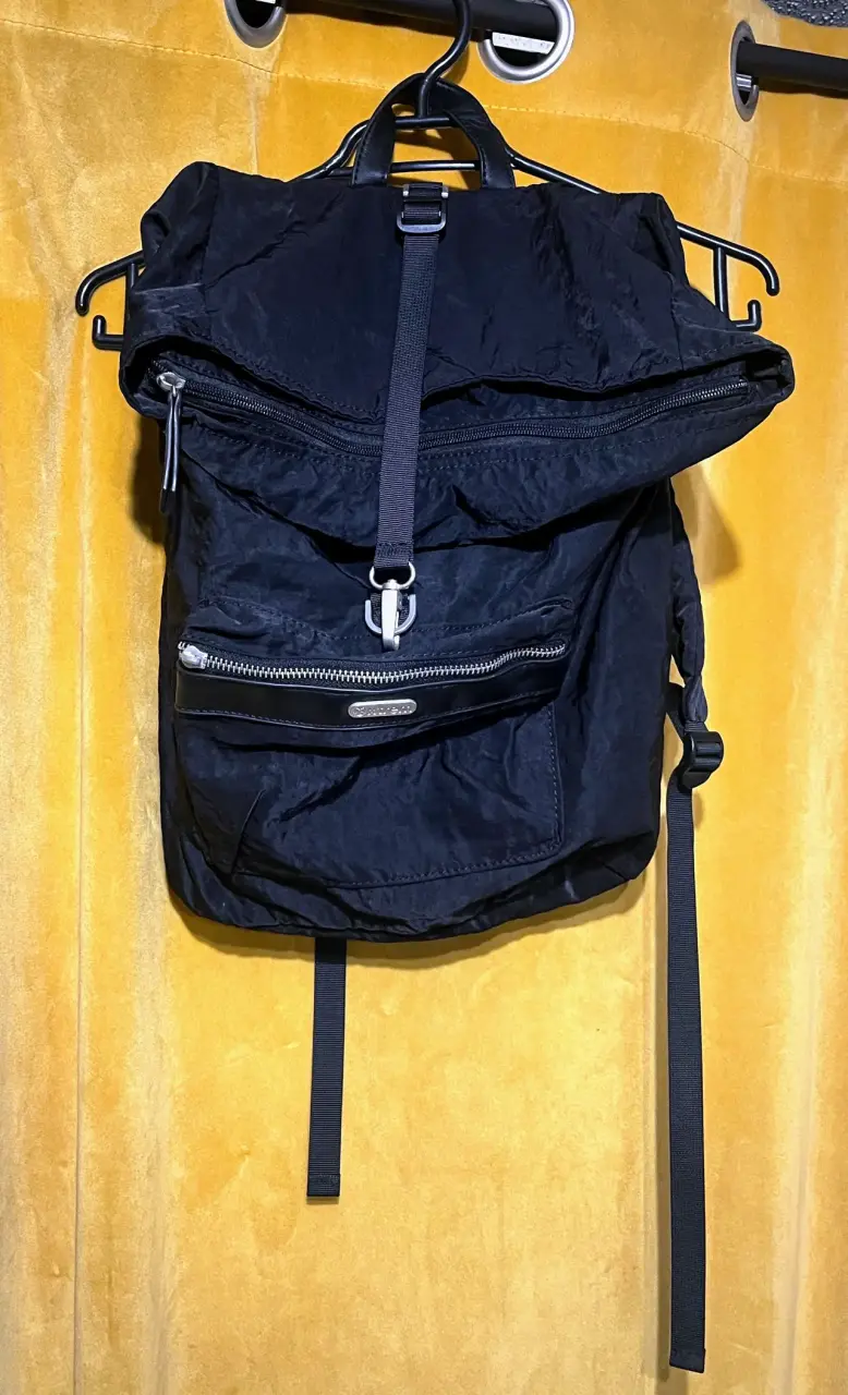 Mochila negra Xtrem con múltiples bolsillos - 1