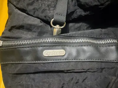 Mochila negra Xtrem con múltiples bolsillos - miniatura 3