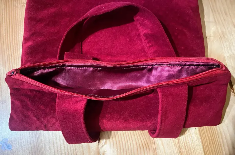 Bolso tote rojo con diseño de gato negro - 4