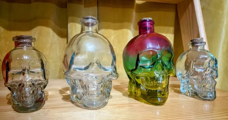 Botellas de vidrio en forma de calavera - 1