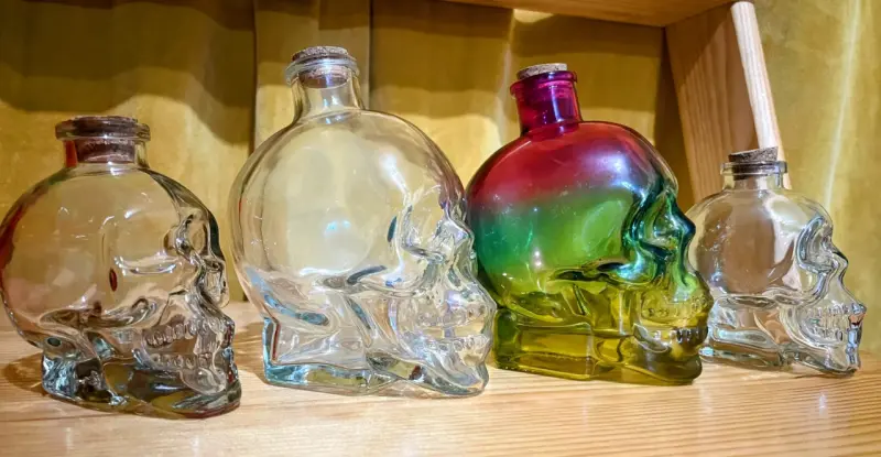 Botellas de vidrio en forma de calavera - 2