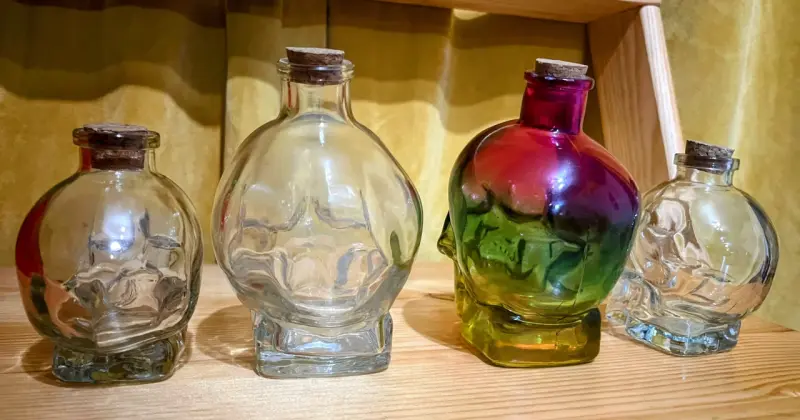 Botellas de vidrio en forma de calavera - 4