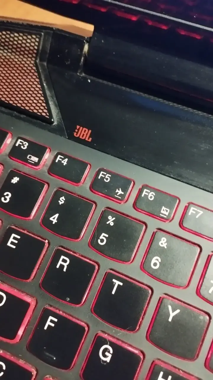 Laptop Lenovo Ideapad Y700 con teclado retroiluminado - 2