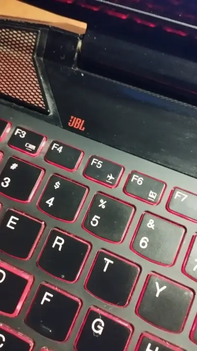 Laptop Lenovo Ideapad Y700 con teclado retroiluminado - miniatura 2