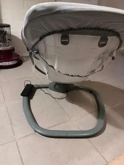 Silla mecedora eléctrica para bebé con malla protectora - miniatura 3