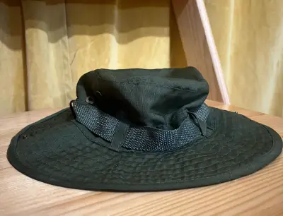 Sombrero de pesca verde con cordón ajustable - miniatura 2