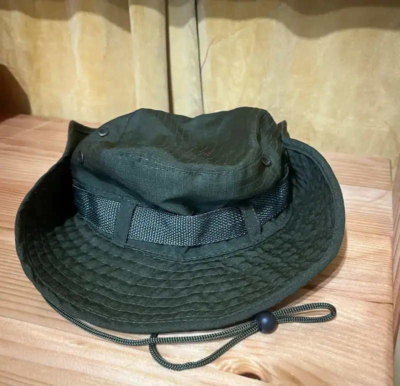 Sombrero de pesca verde con cordón ajustable - 4