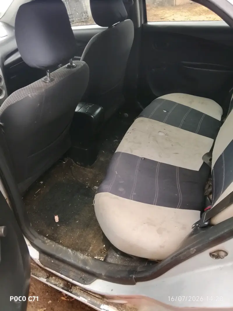 Toyota Yaris 2007 en buen estado - 6