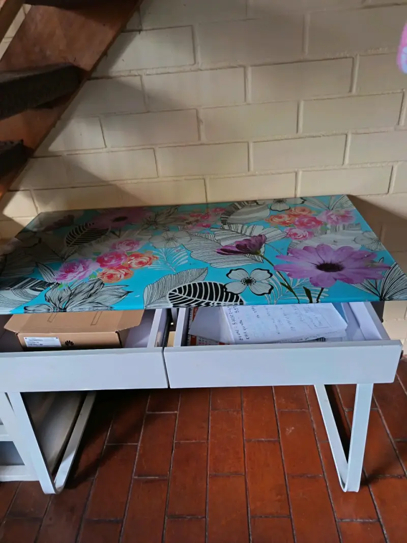 Escritorio vidrio con dos cajones - 1