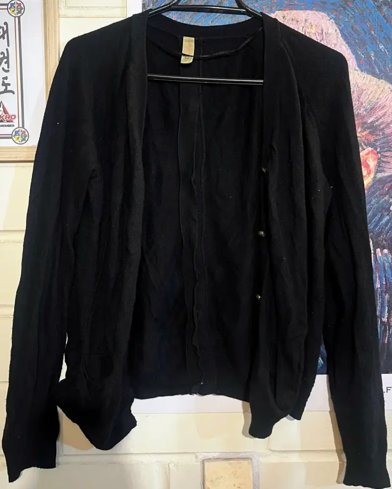 Cardigan negro de lana con botones - 1