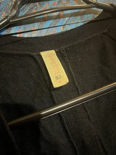 Cardigan negro de lana con botones - miniatura 2