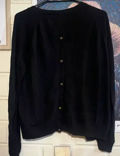 Cardigan negro de lana con botones - miniatura 3