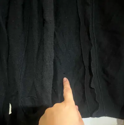 Cardigan negro de lana con botones - miniatura 4