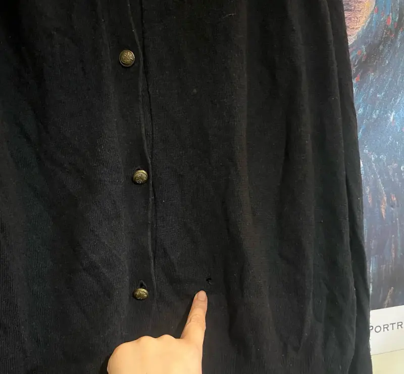 Cardigan negro de lana con botones - 5