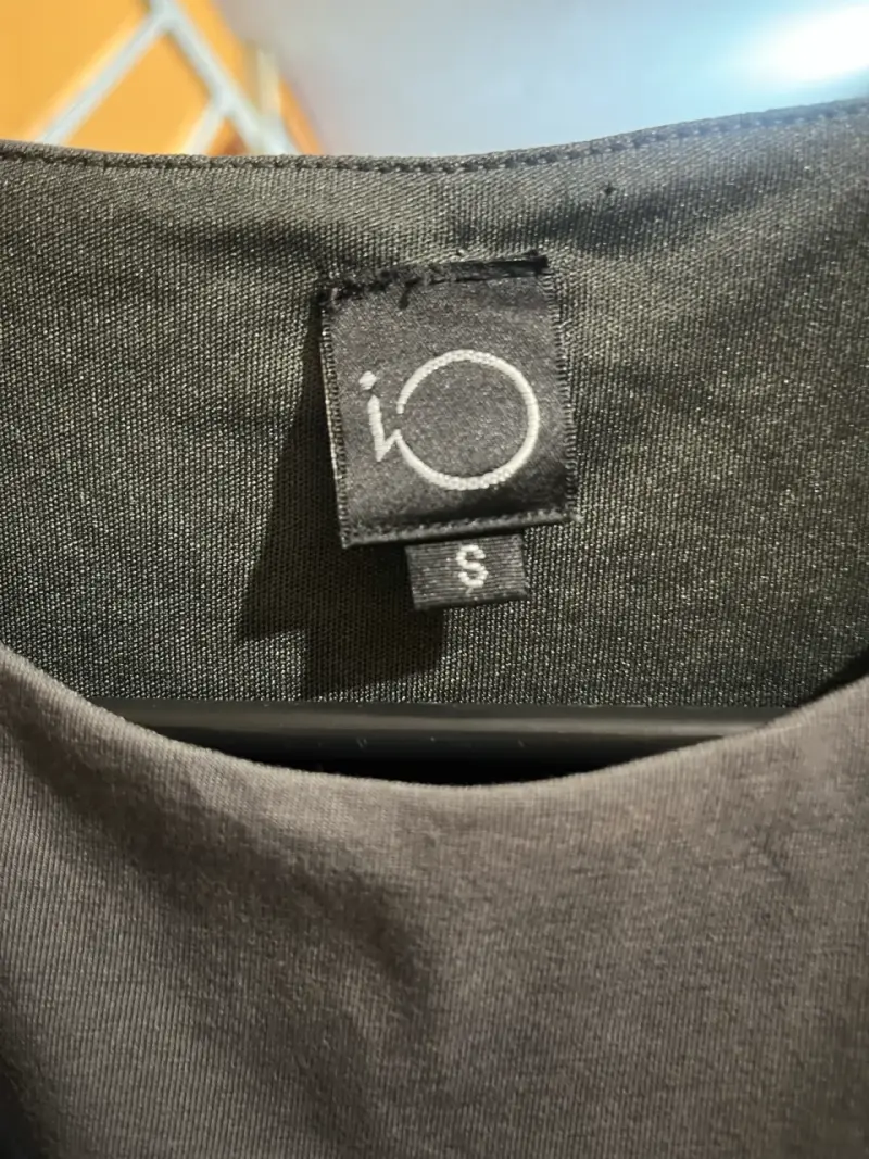 Polera sin mangas gris con diseño de limones - 2