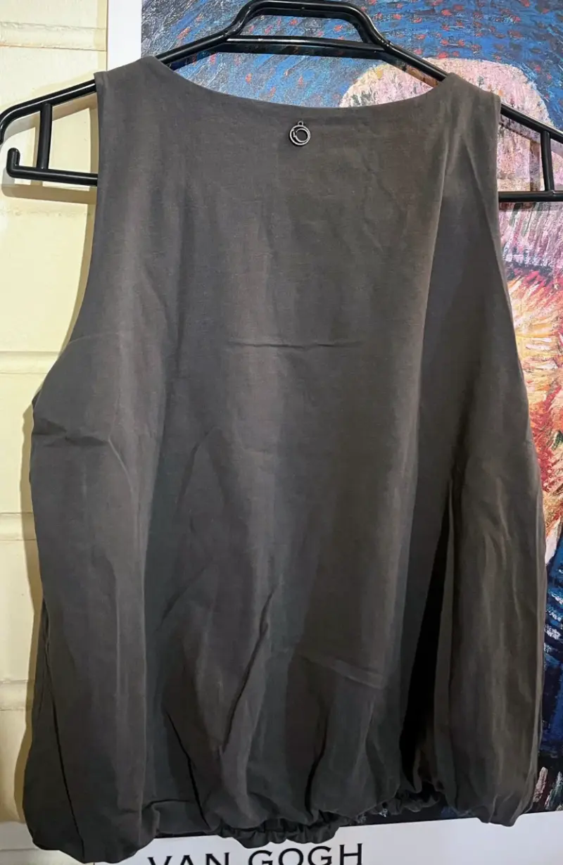 Polera sin mangas gris con diseño de limones - 3