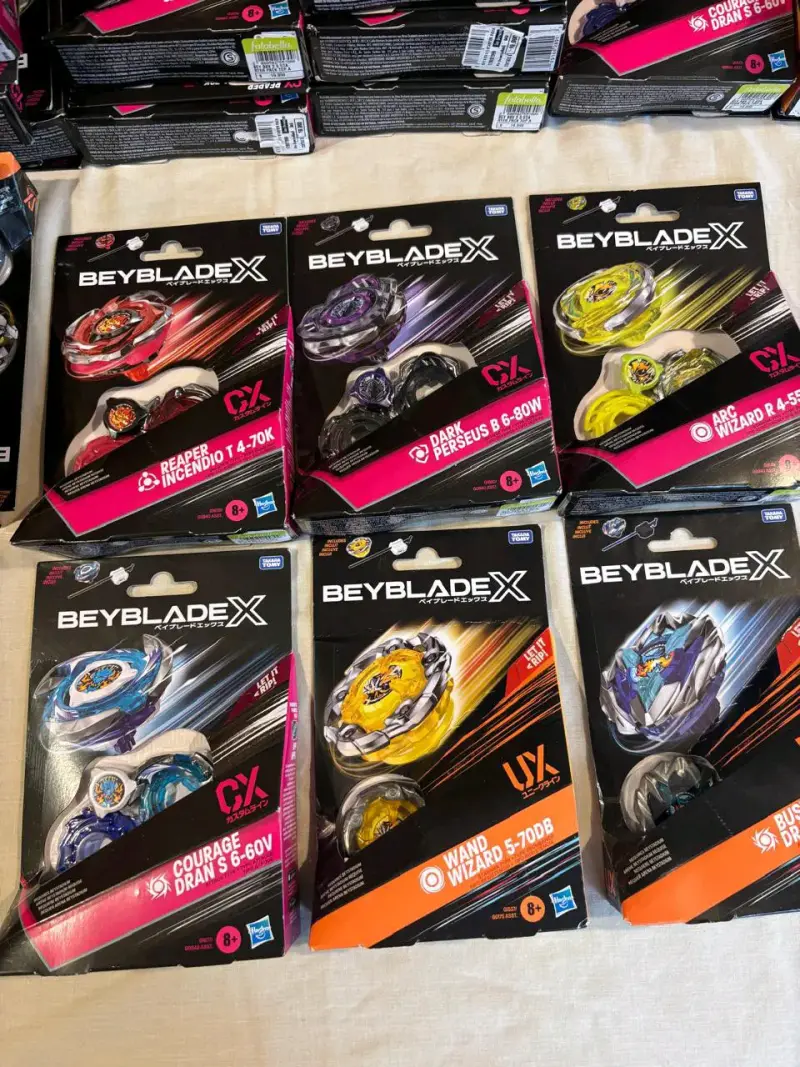 Set de Beyblades Beyblade X con modelos variados