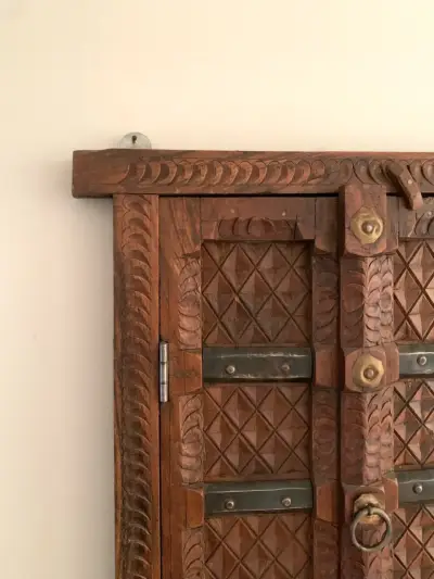 Ventana decorativa de madera tallada India - miniatura 2