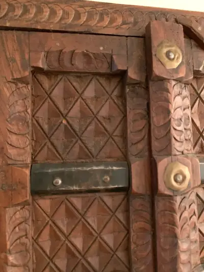 Ventana decorativa de madera tallada India - miniatura 3