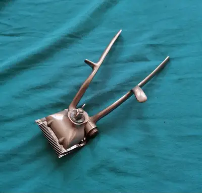 Cortadora de cabello manual vintage metálica - miniatura 1