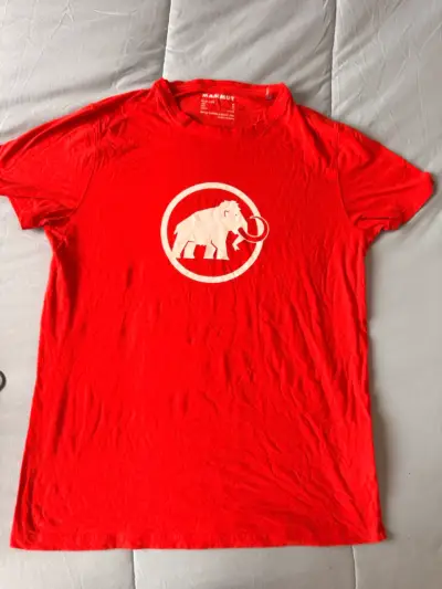 Polera roja Mammut para hombre - miniatura 1