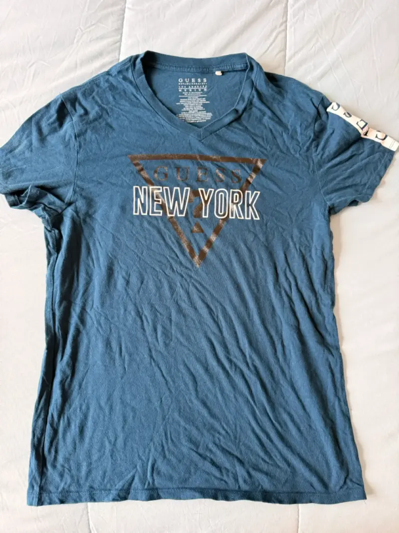 Polera Guess New York azul para hombre - 1