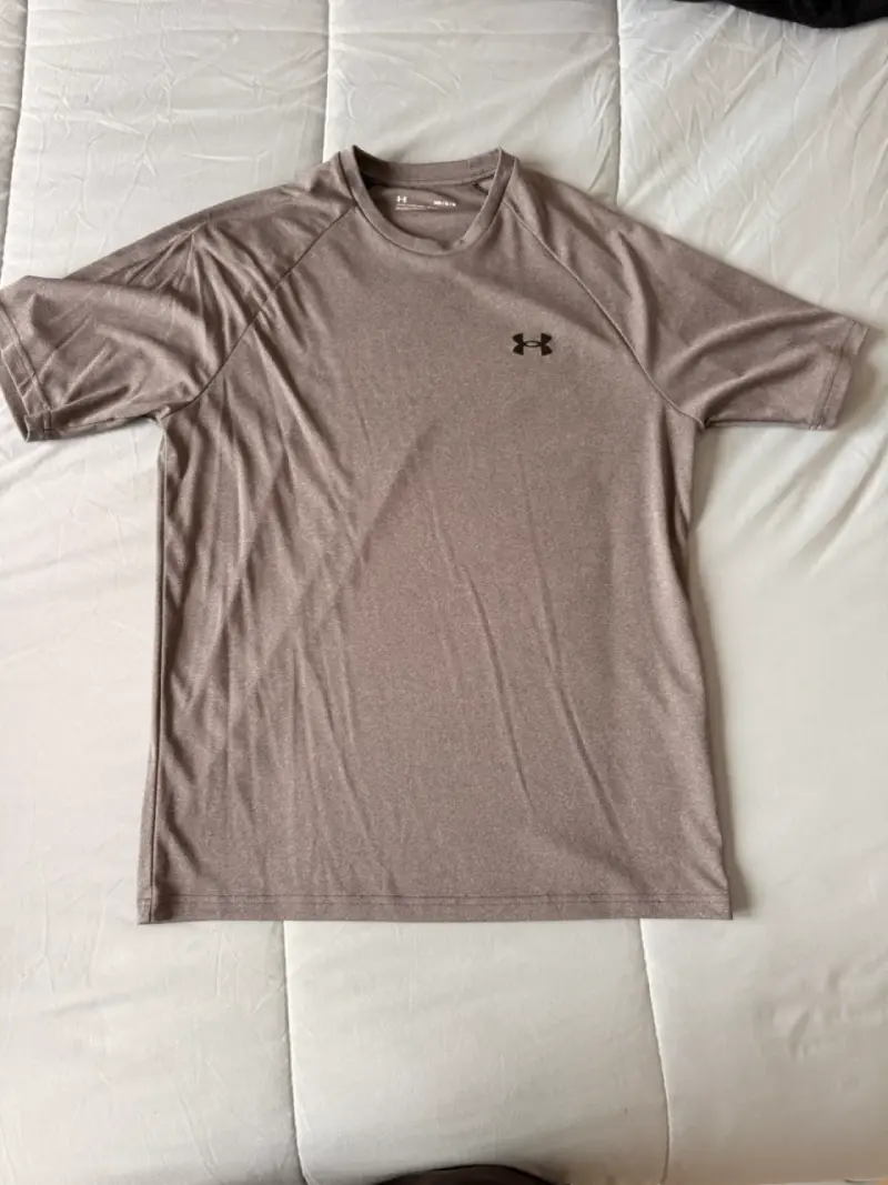 Polera deportiva Under Armour gris para hombre - 1