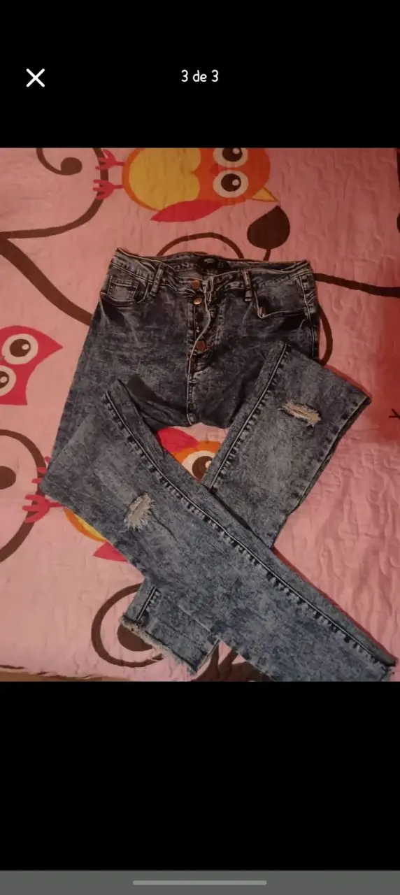 Jeans de mezclilla desgastados para mujer - 1