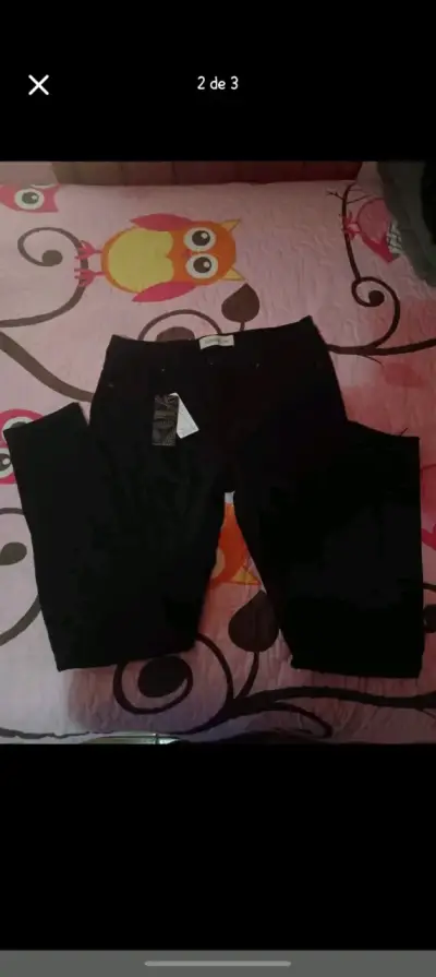 Jeans de mezclilla desgastados para mujer - miniatura 2