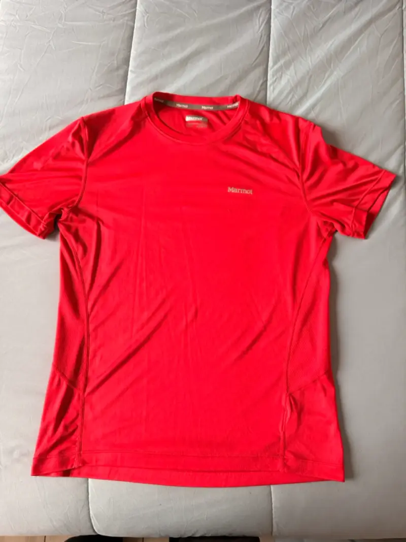 Polera Deportiva Roja Marmot para Hombre - 1