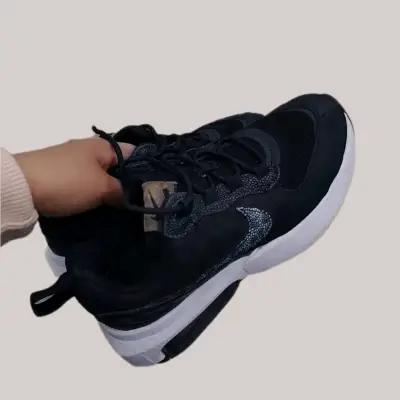 Zapatillas deportivas negras y blancas para hombre - miniatura 2