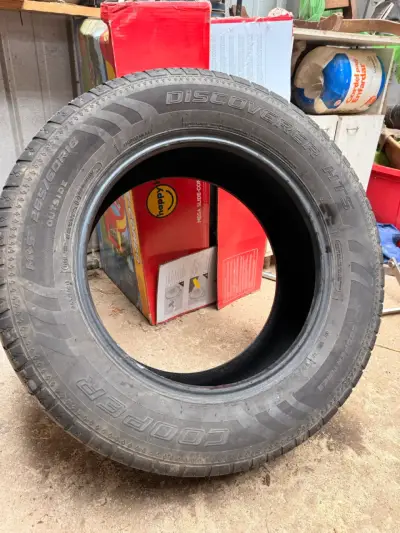 Neumático Cooper Discoverer HTS 265/60R18 usado - miniatura 1