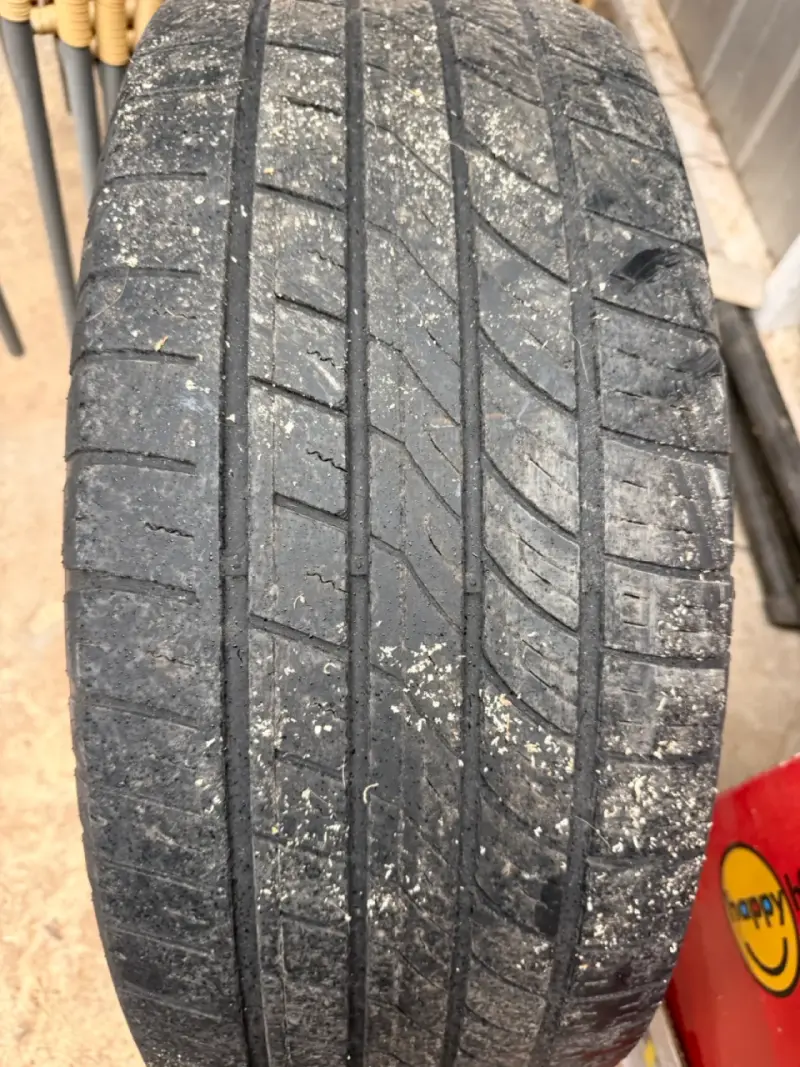 Neumático Cooper Discoverer HTS 265/60R18 usado - 3